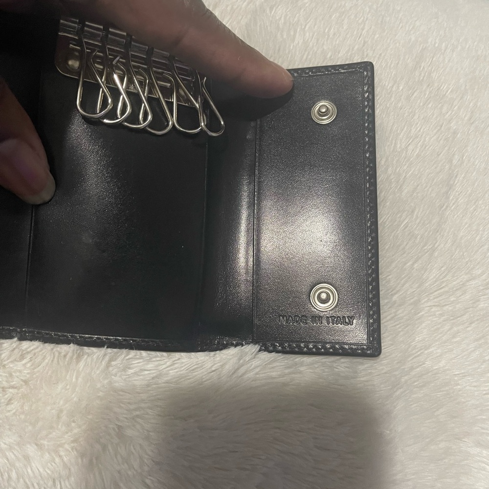 Authentic Prada leather Elegant Black 6 ring Key Holder - Picture 3 of 8